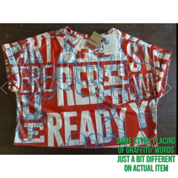 🎅🏻 3/$50 2x 👯♀️Host Pick⚡️Reebok Graffiti Yoga Crop Tee - Picture 2 of 7